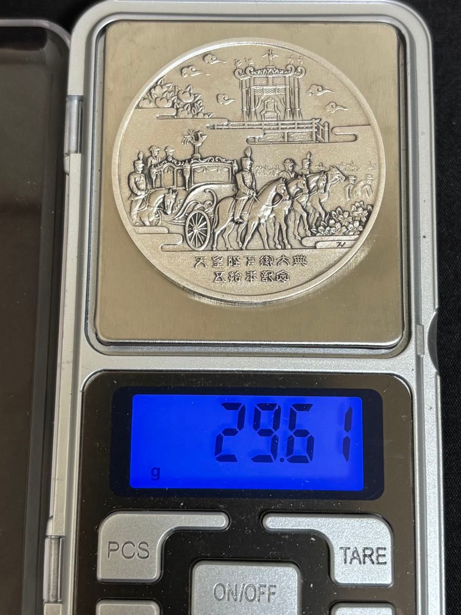 純銀製】天皇陛下御大典50年奉祝記念純銀メダル 純銀刻印有り 重量29