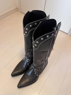 ZARAスタッズ付き レザーウエスタンブーツ - メルカリ