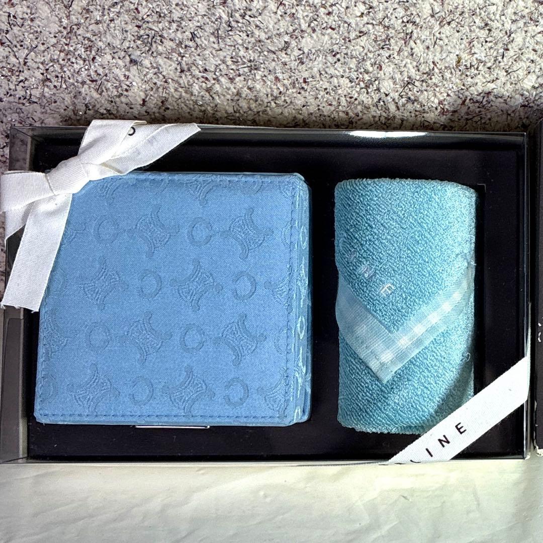 こ*は様 CELINE マカダムロゴ　タオル　宝石箱　セリーヌ　水色　サックス CELINE（セリーヌ） 未使用 ハンカチ 箱入り 2枚セット マカダム