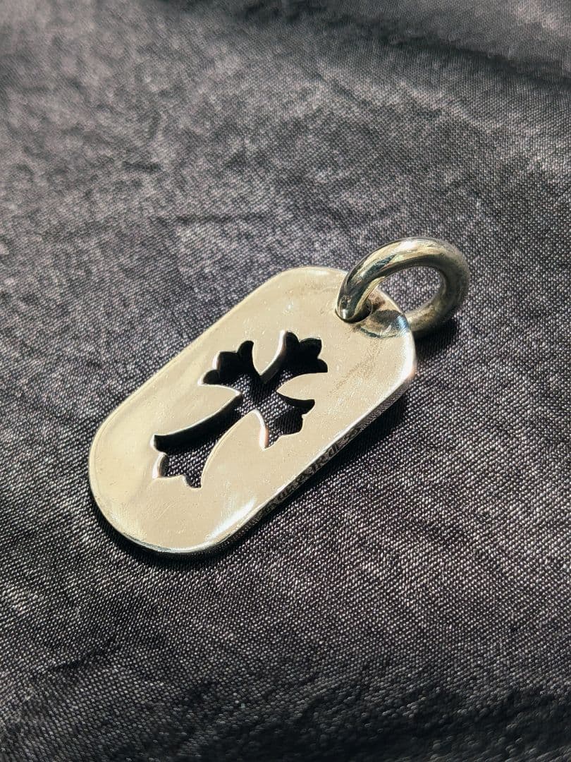 CHROME HEARTS クロムハーツ スモールドッグタグ カットアウトクロス CHROME HEARTS クロムハーツ カットアウトクロス ドッグタグ スモール