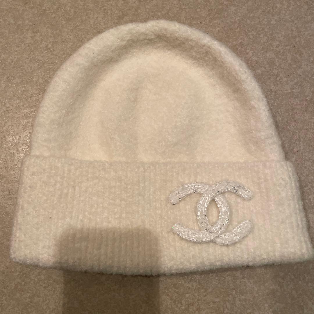 CHANEL ホワイト ビーニー 普段使いからアウトドアまで◎】CHANEL ニットキャップ CCロゴ (CHANEL