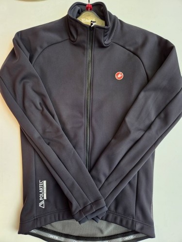 CASTELLI】厳冬期をカバーする高い水準の防風・防水・透湿性素材採用