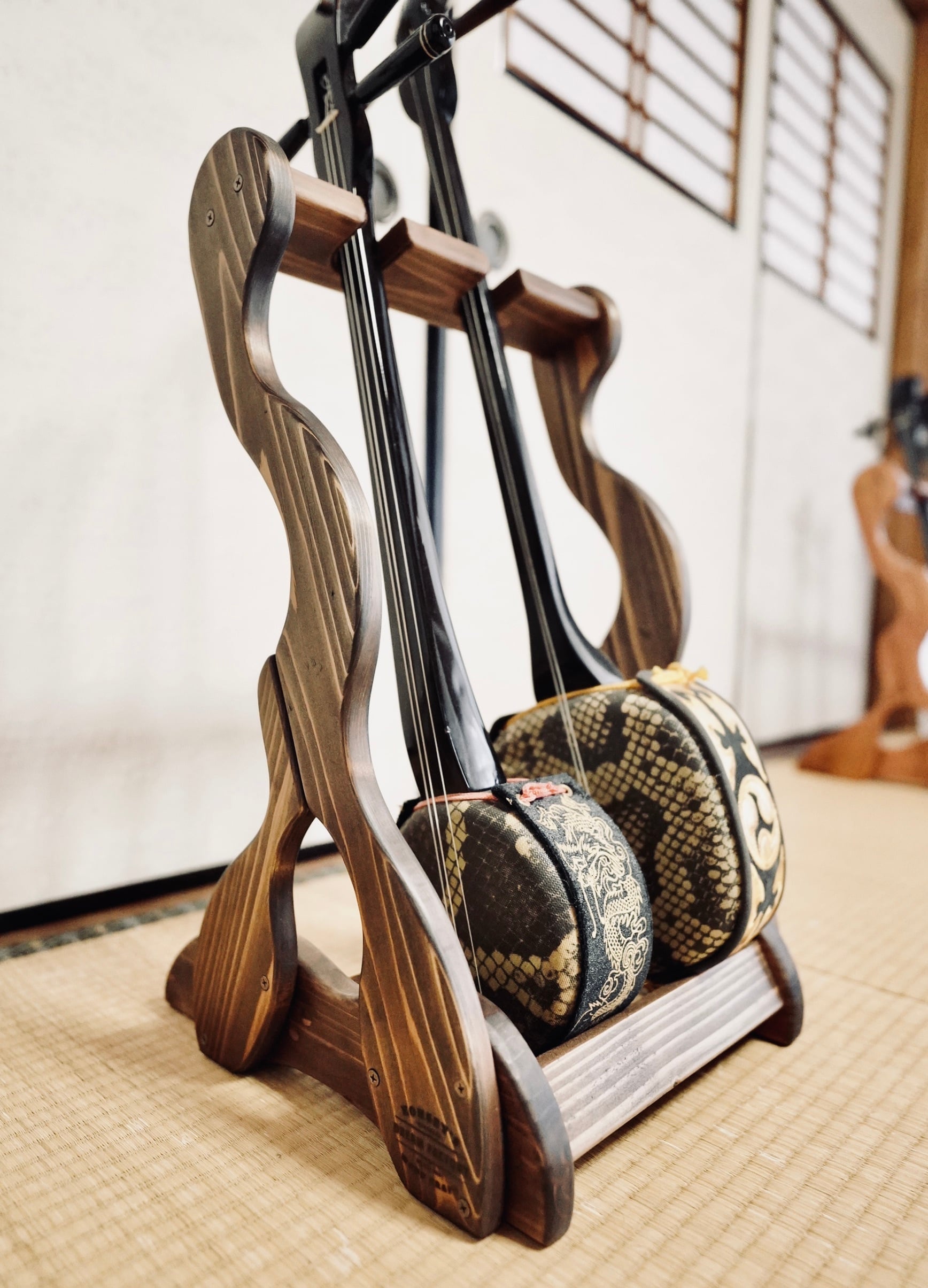 三味線・三線スタンド | 手作り木工 レスポーラー夢工房