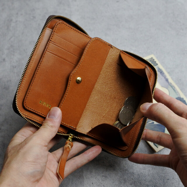 ラウンドファスナー ミドル財布 ”DOUGLAS” キャメル | iichi 日々の