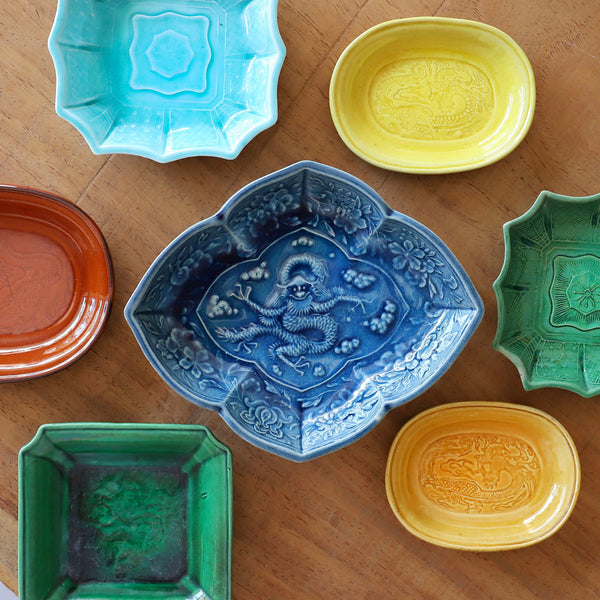 珉平焼菱形皿 (青・大) – Gallery Nisui