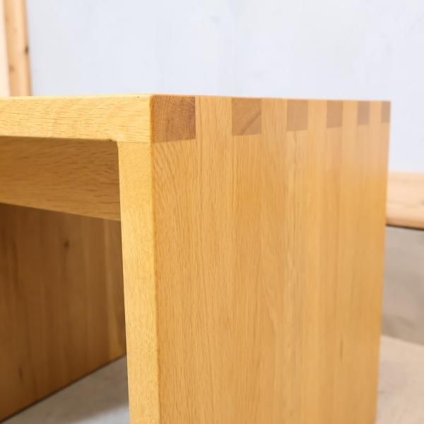 無印良品(MUJI)のオーク材を使用したコンパクトなスツール。ナチュラル