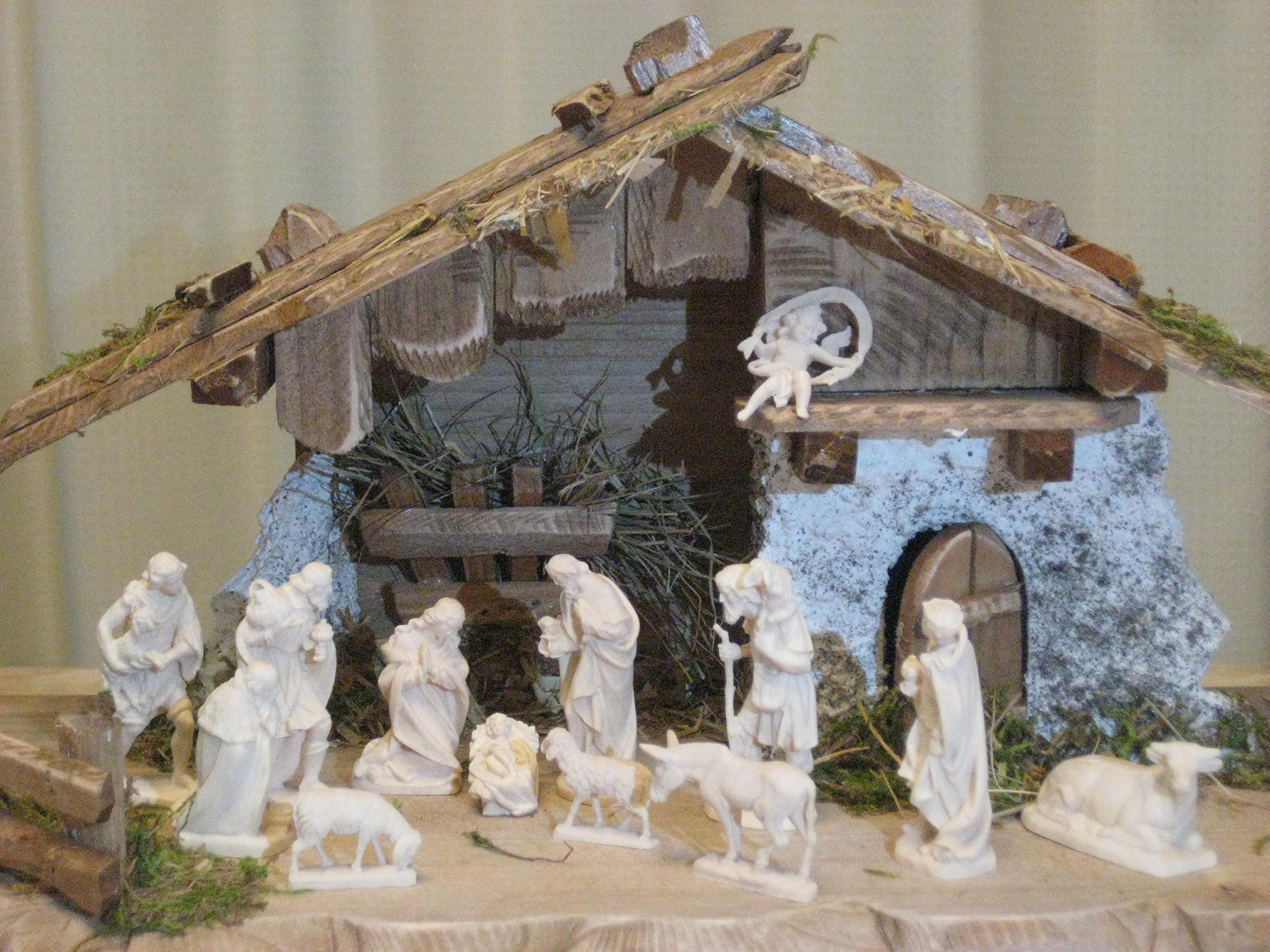 Amazon.co.jp: 創業100年木彫りブランド《レーピ》クリスマス人形