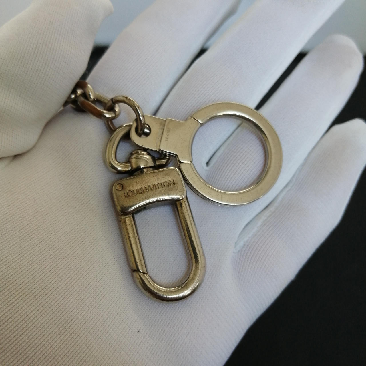 ルイヴィトン(LOUIS VUITTON)|キーホルダー・LV イニシャル|【ハード
