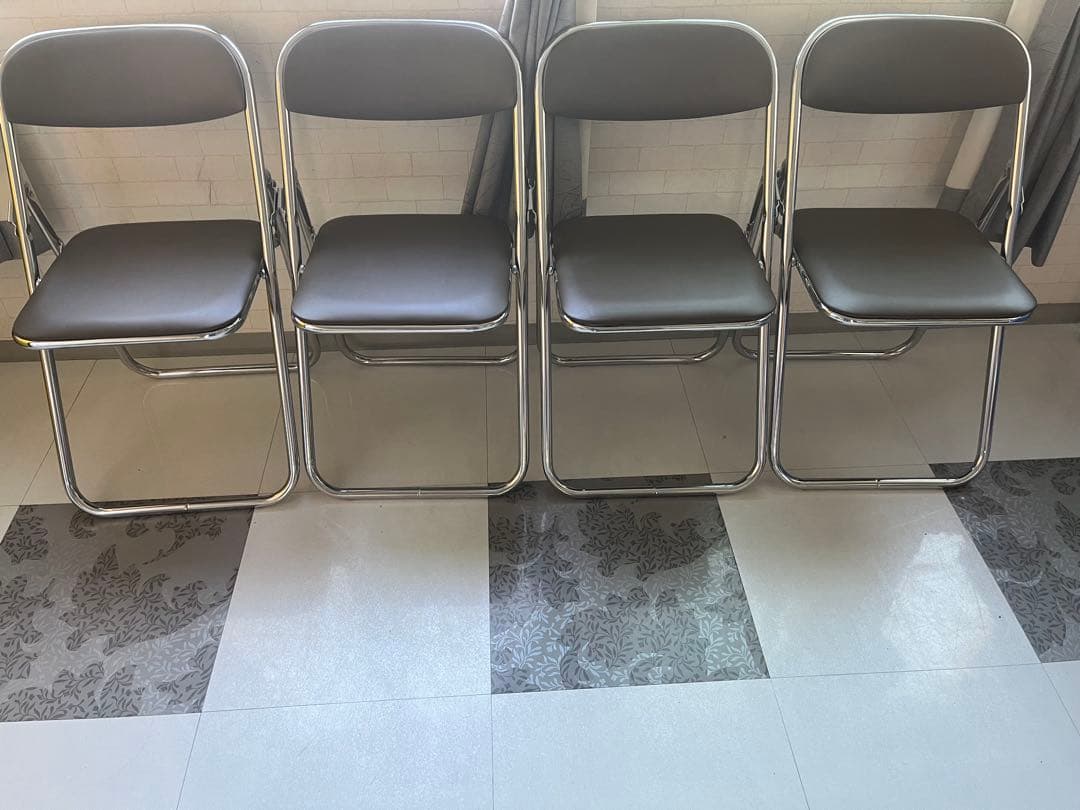 お得‼️折りたたみチェア パイプ椅子 4脚セット 事務用品 店舗用品 折りたたみ椅子 パイプ椅子 (4脚セット)幅47cm 奥行47.5cm 高さ78.5cm