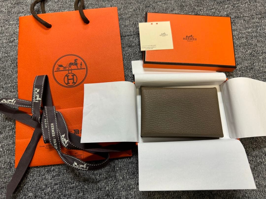 【新品未使用】HERMES エルメス カルヴィ カードケース　エトゥープ HERMES（エルメス） 【新品未使用】エルメス カルヴィデュオ エプソン