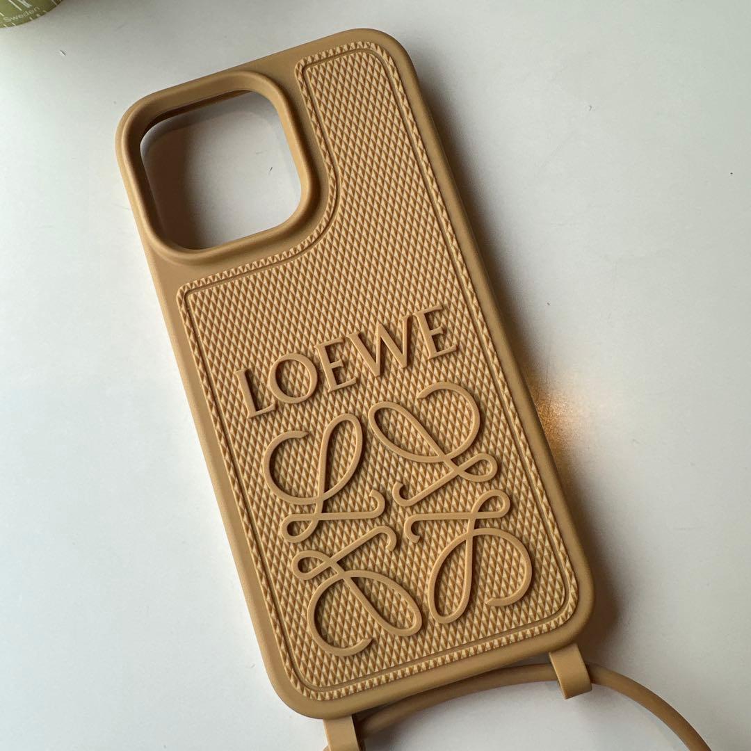 LOEWE ベージュ iPhoneケース14ProMax ロエベ iPhone15 Pro/14Proケース チェーンストラップ付き アナグラム