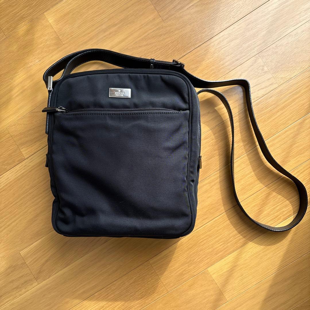 GUCCI ブラックナイロンショルダーバッグ GUCCI（グッチ） バッグ メンズ ブランド ショルダーバッグ GGナイロン