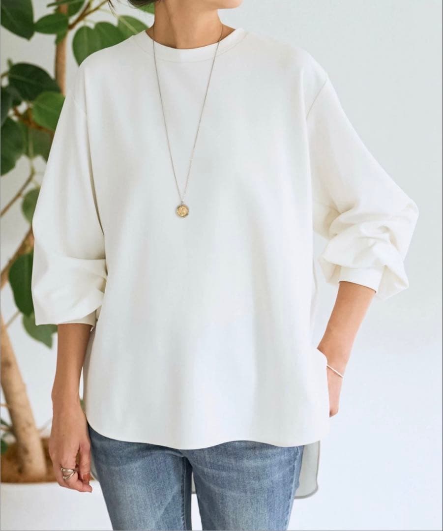 BEARDSLEY Tブラウス ホワイト 完売品 ビアズリー BEARDSLEY 後ろドレープ Tブラウス （white