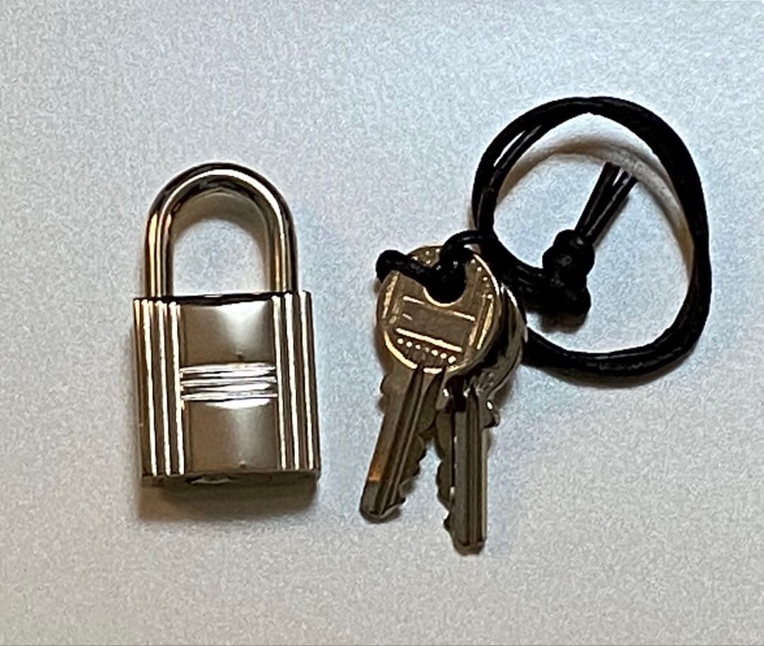 HERMES エルメス カデナ パドロック 南京錠シ ルバー 104 鍵2本付き HERMES（エルメス） 【美品-良品】エルメス カデナ 鍵2本 104番