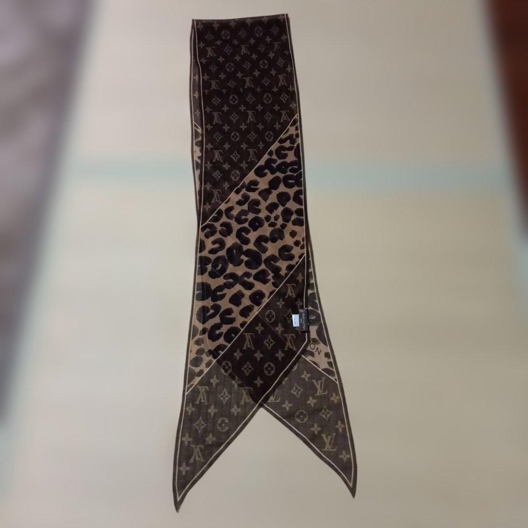 ルイ・ヴィトン　スカーフ ルイ・ヴィトン“植物園＆本棚”モチーフのシルクスカーフ、ヘア